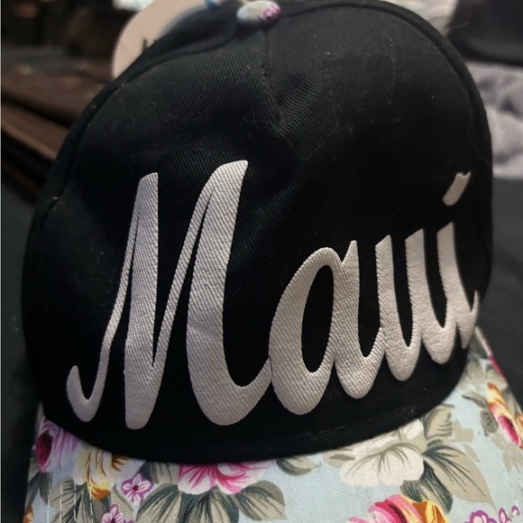 Maui Floral Cap - Picture 4 of 13